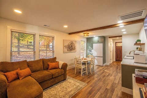 "The home is beautifully renovated, spotless, & so comfortable"-Brice June2026