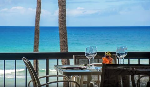 Table with a view... Welcome to the "Fish Condo" at Hale Mahina. 