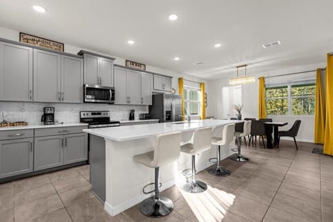 1889TropicalPalmsCircle(9)