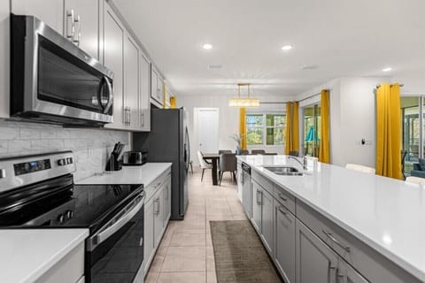 1889TropicalPalmsCircle(8)