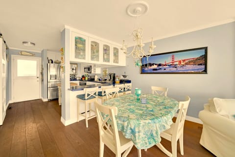 Dining area - seats 4 at table and 3 at bar