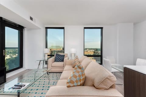 Herndon/Reston Reston 2 Bedroom King Bed Living Room
