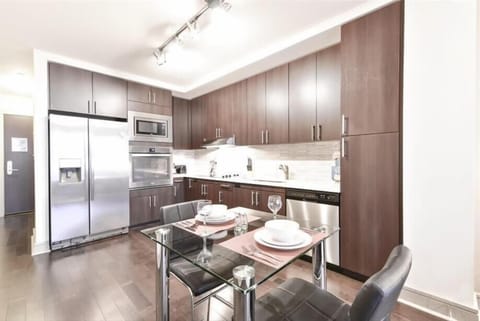 Seaport/South Boston Boston 1 Bedroom Dining Room