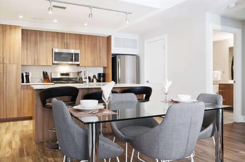 South Arlington Arlington 2 Bedroom Dining Room