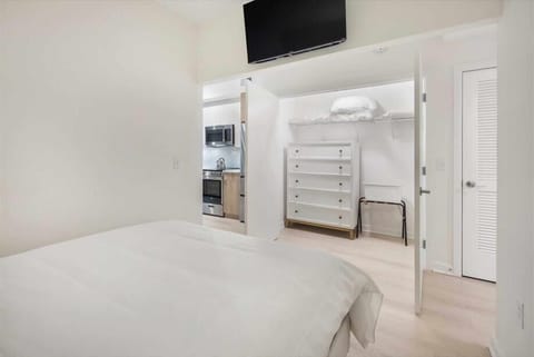Noma Washington 1 Bedroom Bedroom 1 Closet
