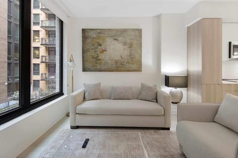 Noma Washington 1 Bedroom Deluxe Living Room
