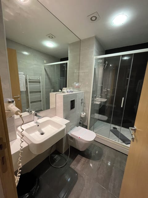 Combined shower/tub, free toiletries, hair dryer, bathrobes