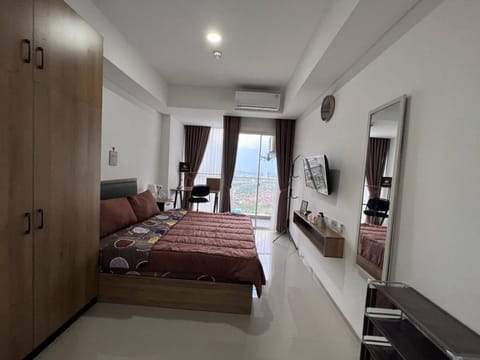 Deluxe Double Room | Desk, laptop workspace, bed sheets