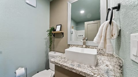 Bathroom with vanity mirror and sink