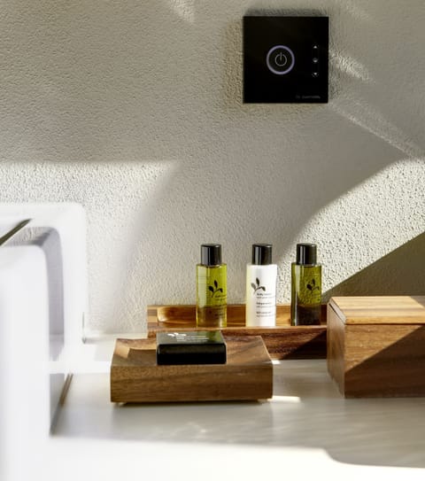 Superior Double Room, Mountain View (Medium) | Bathroom amenities | Shower, rainfall showerhead, free toiletries, hair dryer