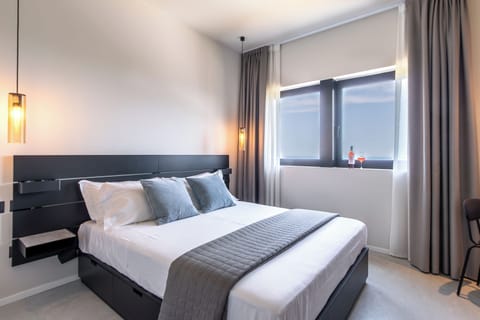 Comfort Double Room | Minibar, in-room safe, WiFi (free), bed sheets