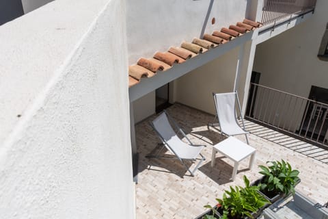 d2d640c8-7c0f-47e1-b8e7-74aca1712eaa