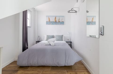 Basic Double Room, 1 Double Bed, Non Smoking, Shared Bathroom | Down comforters, iron/ironing board, free WiFi, bed sheets