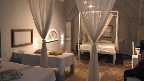 Design Triple Room | Minibar, in-room safe, individually decorated, free WiFi