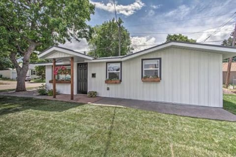 Tranquil Great Falls retreat - Designer Cottage by Wrecked & Refined