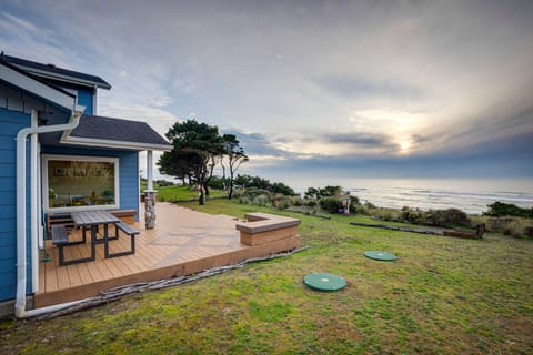 Port Orford Vacation Rental | 3BR | 2BA | 1,800 Sq Ft | Stairs Required