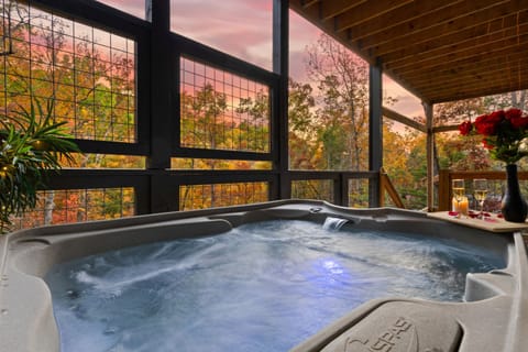 Family Cabin | Private spa tub