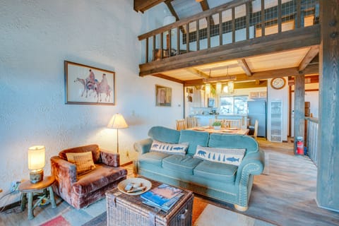 Stateline Vacation Rental | 2BR | 2BA | 1,024 Sq Ft | Stairs to Access