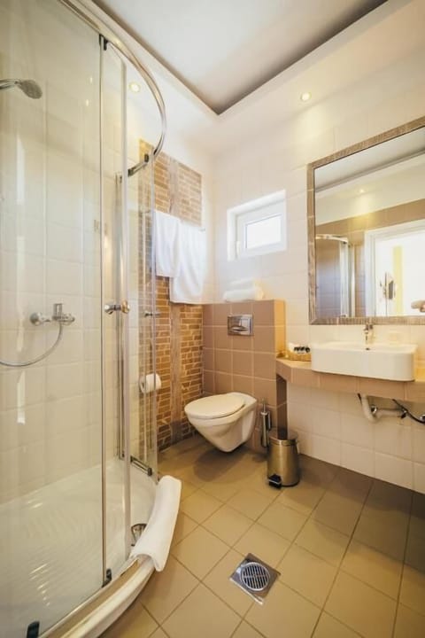 Standard Double Room | Bathroom | Shower, free toiletries, hair dryer, slippers