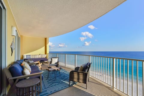 Condo, 2 Bedrooms | Property grounds