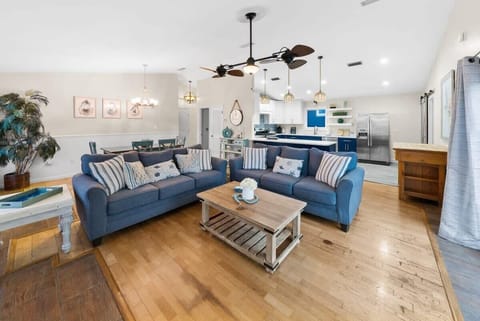 2nd floor Living room