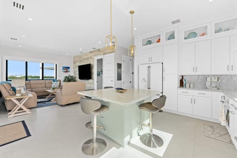 Full chef's kitchen with a view!