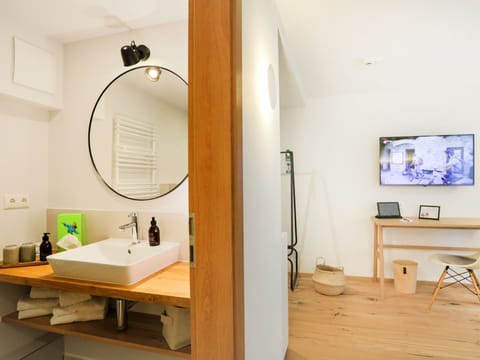 Classic Double Room, 1 Bedroom, Non Smoking, Allergy Friendly | Bathroom | Shower, hair dryer, towels, soap