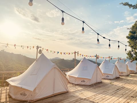 Comfort Tent | Hypo-allergenic bedding available, down comforters, WiFi (free)