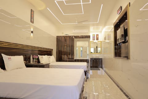 Family Room | Select Comfort beds, soundproofing, free WiFi, bed sheets