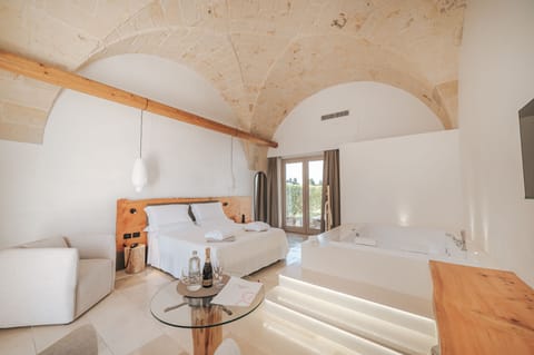 Suite Queen Con Vasca Idromassaggio | Frette Italian sheets, premium bedding, memory foam beds, minibar