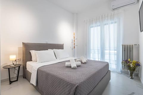 House | 2 bedrooms, desk