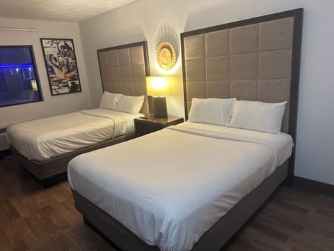 Comfort Double Room Single Use | Desk, laptop workspace, iron/ironing board, free WiFi