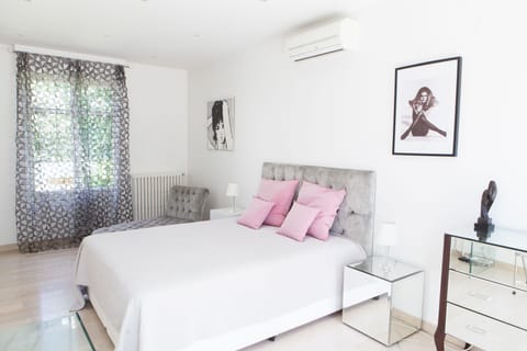 Executive Suite | Individually decorated, individually furnished, blackout drapes