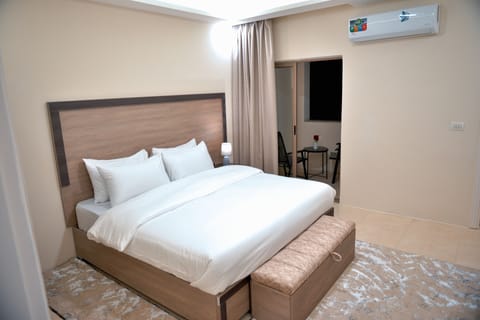 Deluxe Double Room | Egyptian cotton sheets, premium bedding, desk, laptop workspace