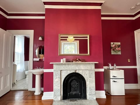 Deluxe Room | Iron/ironing board, free WiFi, bed sheets