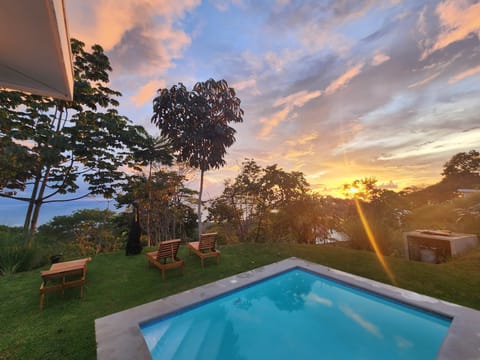 EXOTIC POOL UVITA