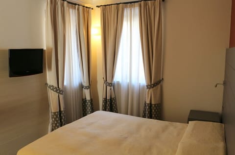 Deluxe Suite | In-room safe, free WiFi