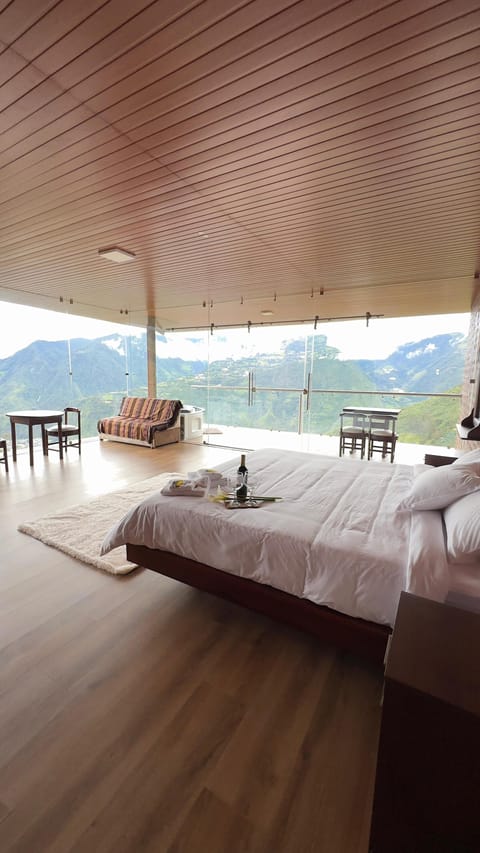 Comfort Suite | Desk, laptop workspace, soundproofing, WiFi (free)