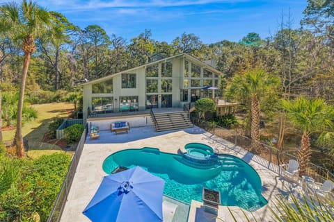 Discover the heart of this beautiful home—a newly renovated stone-paved pool deck featuring a unique saltwater pool and spa.