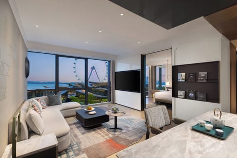 Suite, 1 King Bed, Lake View | Laptop workspace, soundproofing, WiFi (free), bed sheets