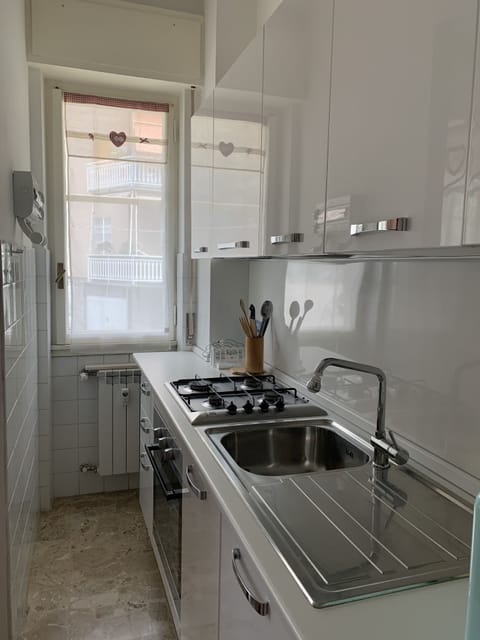 Basic Apartment | Private kitchen | Full-size fridge, microwave, oven, dishwasher