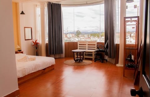 Deluxe Double Room Single Use | Individually decorated, individually furnished, blackout drapes