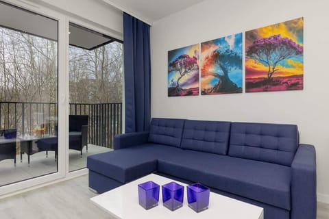 Unwind on the comfortable sofa that can be converted into double bed.