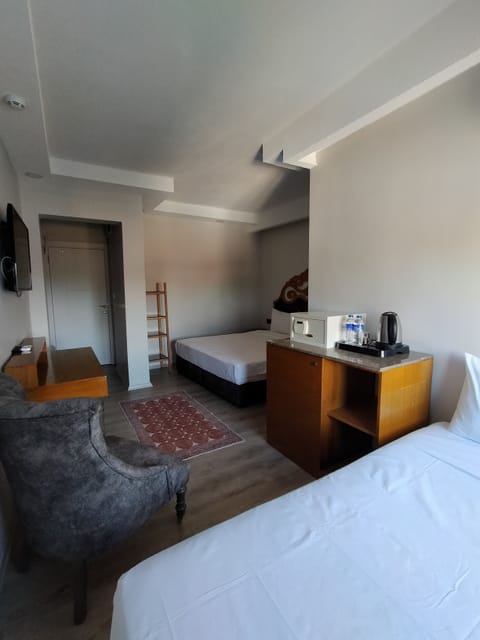 Standard Triple Room | Premium bedding, Select Comfort beds, minibar, in-room safe