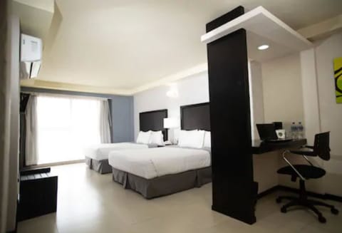 Double Room | Bathroom | Shower, free toiletries, hair dryer, towels