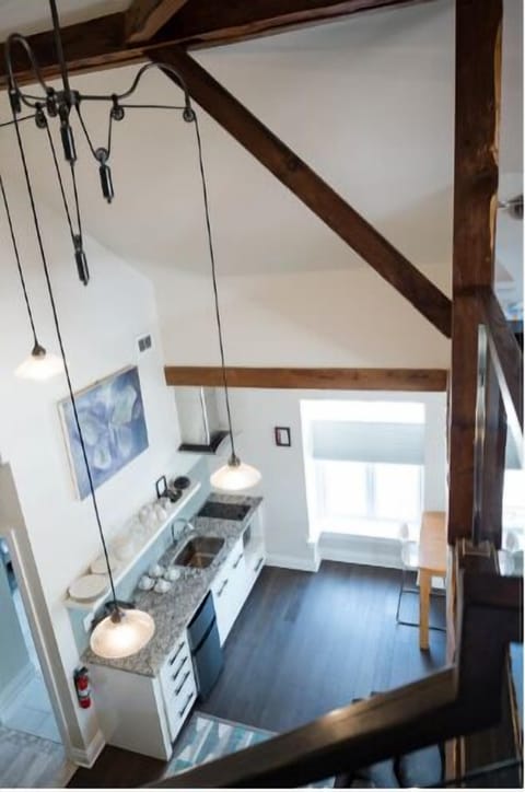 Loft Suite 1 | Private kitchen | Fridge, microwave, coffee/tea maker, cookware/dishes/utensils