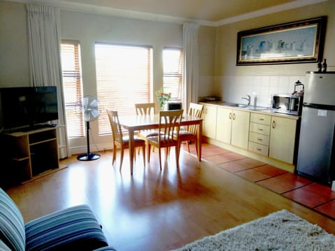 Family Suite | Private kitchenette | Coffee/tea maker, electric kettle, toaster
