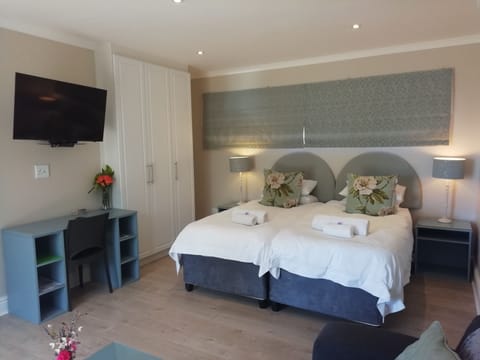 Superior Garden Suite 1 (8) | Premium bedding, in-room safe, individually decorated