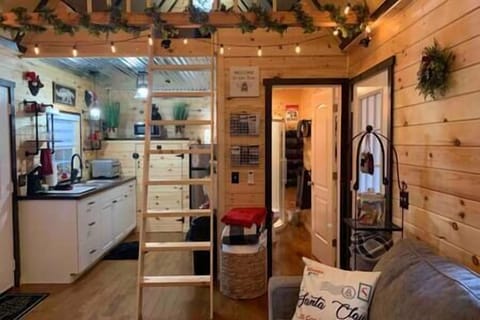 47e8b704 a2be 42b2 9198 df2287e89a5b