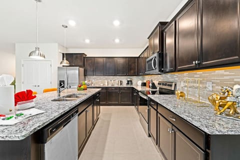 #travel #vacation #airbnbsuperhost #vacationrental #Disney